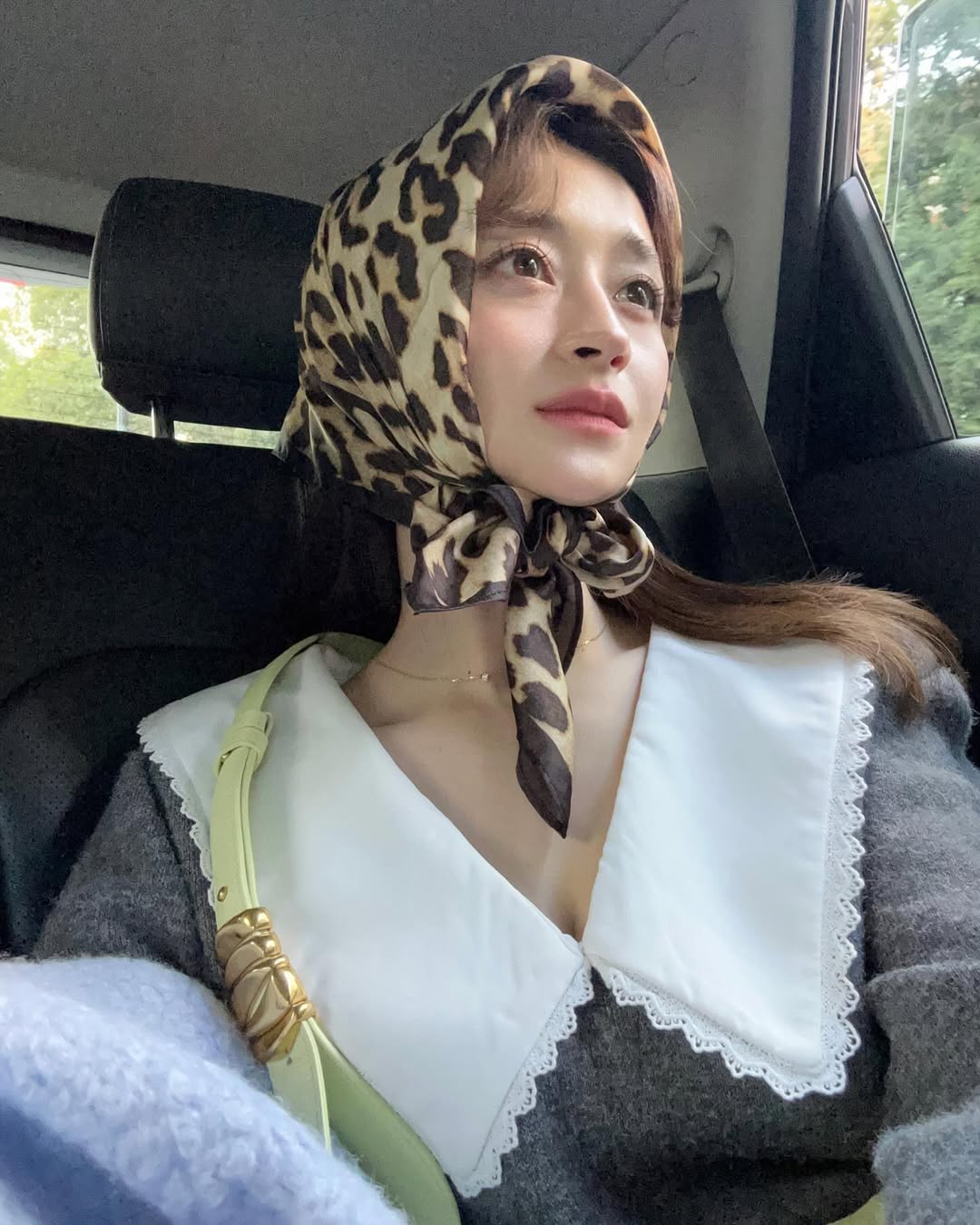 因为Jennie认识了日本服装品牌 Bibiy,发现创办人小松友结子好会穿