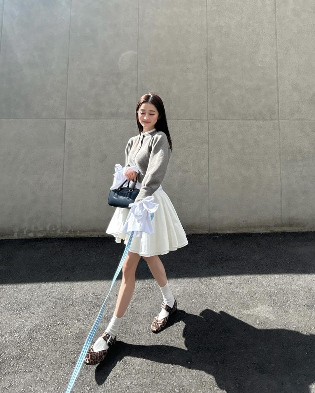 因为Jennie认识了日本服装品牌 Bibiy,发现创办人小松友结子好会穿