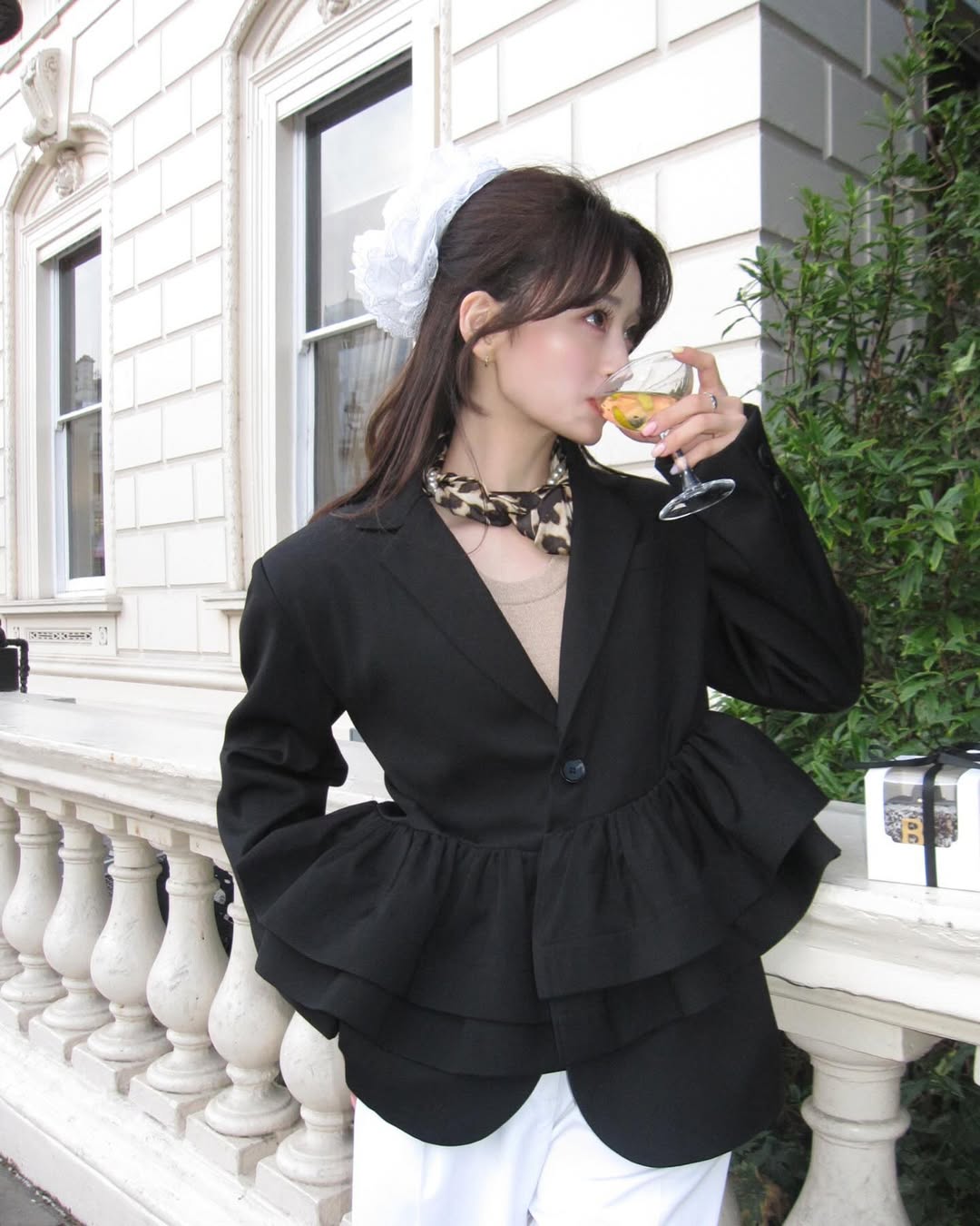 因为Jennie认识了日本服装品牌 Bibiy,发现创办人小松友结子好会穿