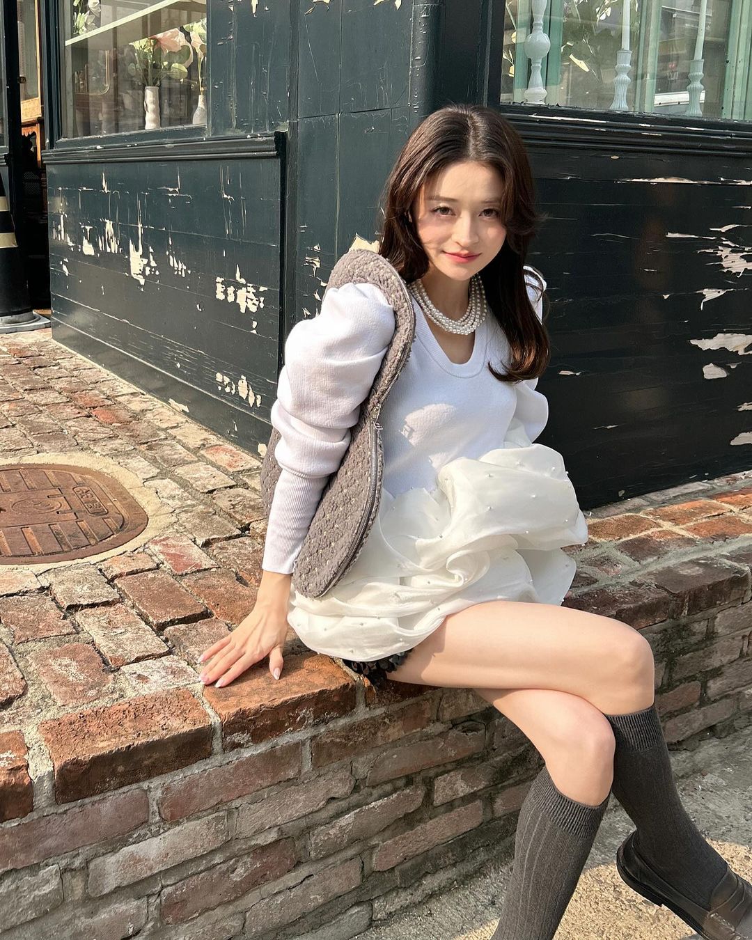 因为Jennie认识了日本服装品牌 Bibiy,发现创办人小松友结子好会穿