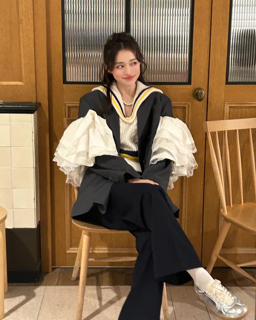 因为Jennie认识了日本服装品牌 Bibiy,发现创办人小松友结子好会穿