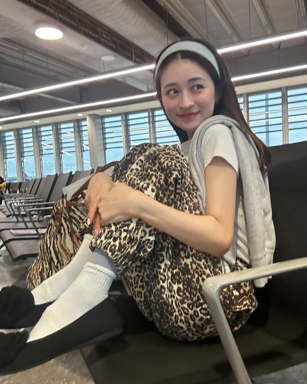 因为Jennie认识了日本服装品牌 Bibiy,发现创办人小松友结子好会穿