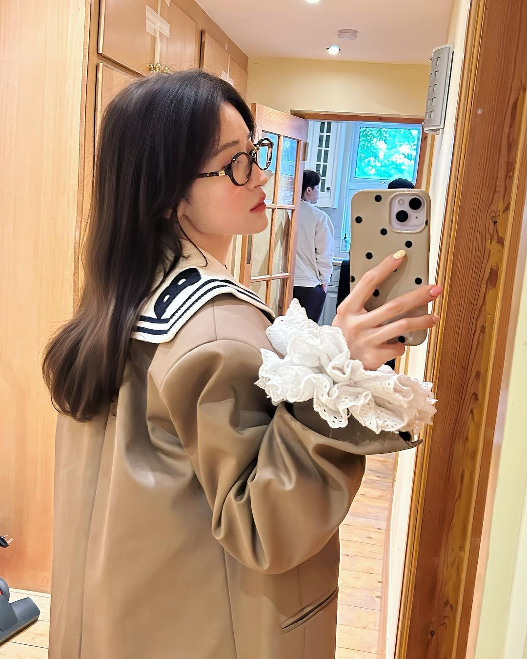 因为Jennie认识了日本服装品牌 Bibiy,发现创办人小松友结子好会穿