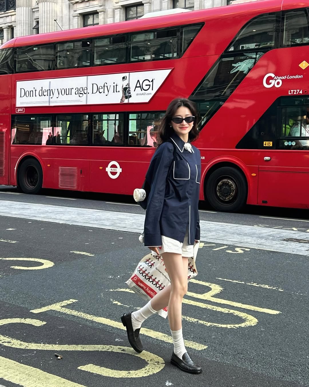 因为Jennie认识了日本服装品牌 Bibiy,发现创办人小松友结子好会穿