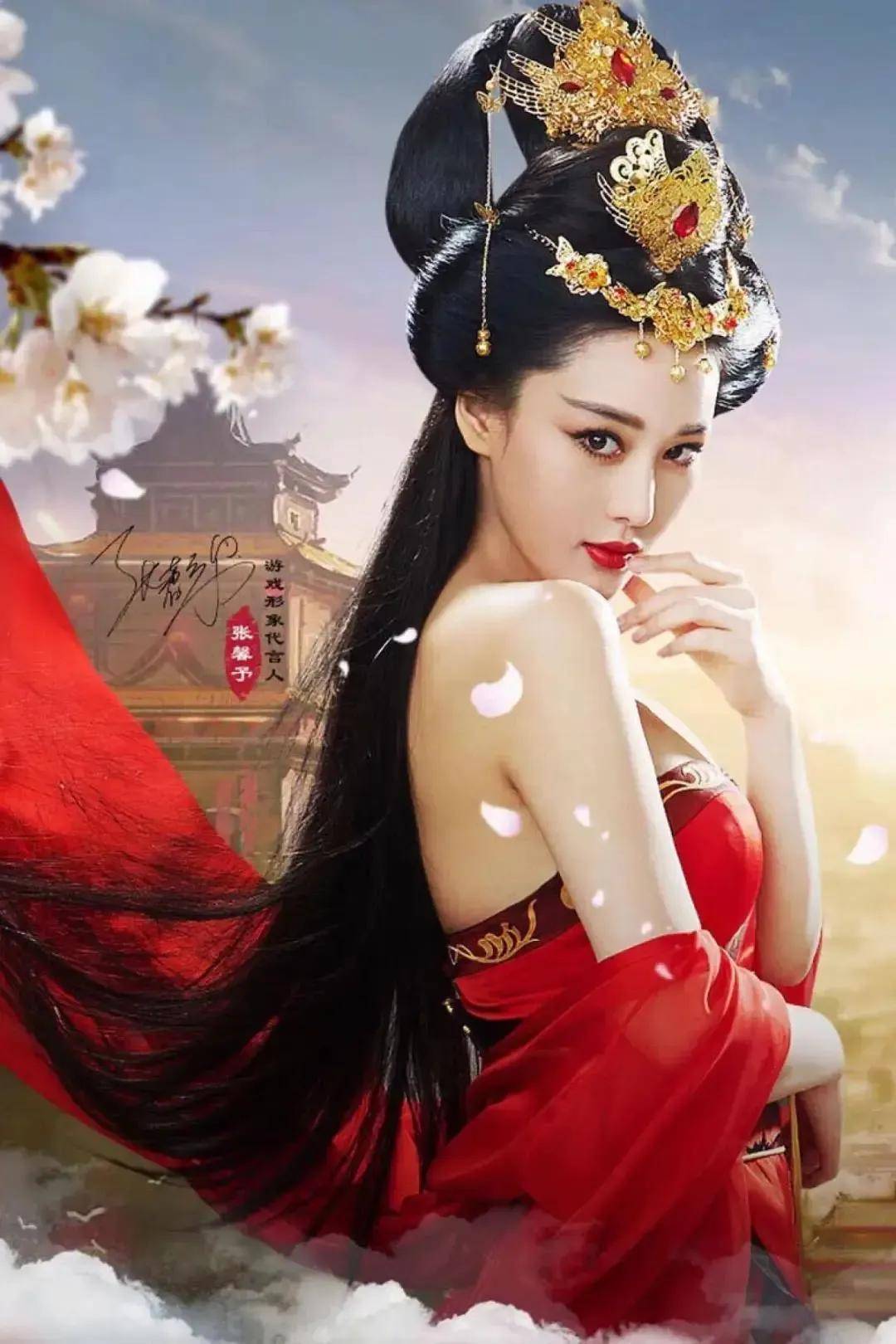 张馨予顶1斤重的金冠拍戏！曾经魔鬼身材是性感火辣的足球宝贝-10
