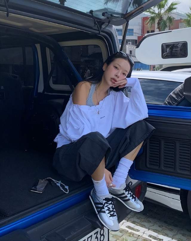 时尚灵感来自Jeanie:她的搭配总能让人眼前一亮-1 时尚灵感来自Jeanie:她的搭配总能让人眼前一亮