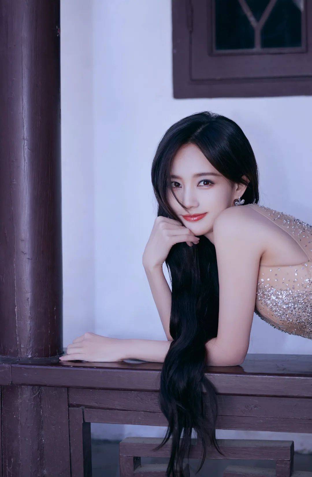 李一桐财阀千金出场!肤白貌美偶尔露出事业线性感撩人-10 李一桐财阀千金出场!肤白貌美偶尔露出事业线性感撩人