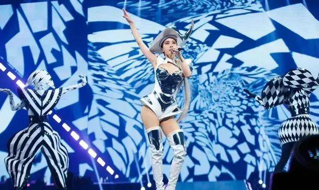 蔡依林演唱会各类大胆美图！魔鬼身材性感火辣-12