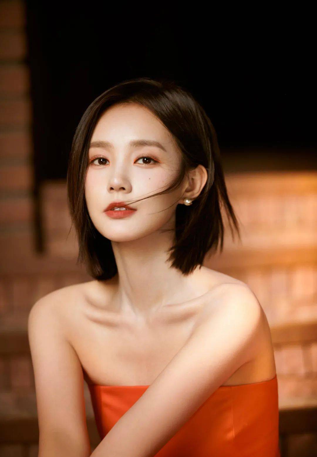 李一桐财阀千金出场!肤白貌美偶尔露出事业线性感撩人-4 李一桐财阀千金出场!肤白貌美偶尔露出事业线性感撩人