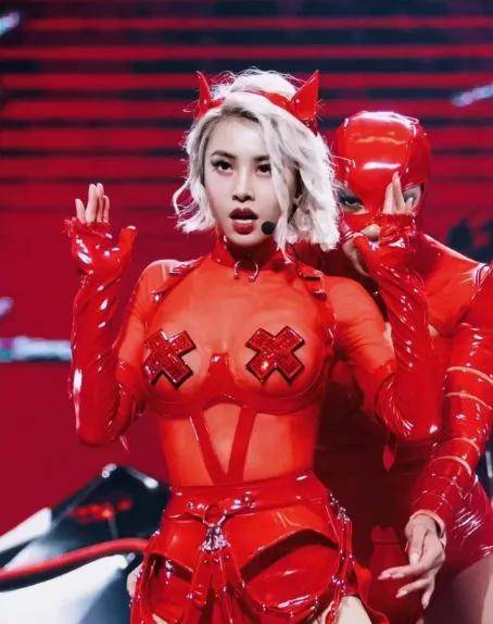 蔡依林演唱会各类大胆美图！魔鬼身材性感火辣-5