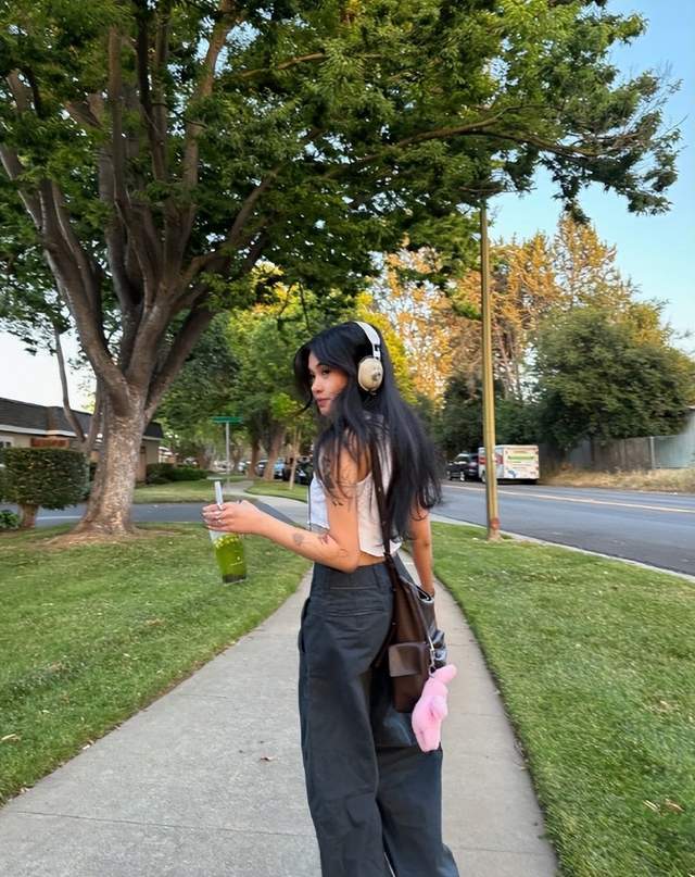 辣妹博主pameluft:亚裔风情混搭废土y2k,时尚新宠-1 辣妹博主pameluft:亚裔风情混搭废土y2k,时尚新宠