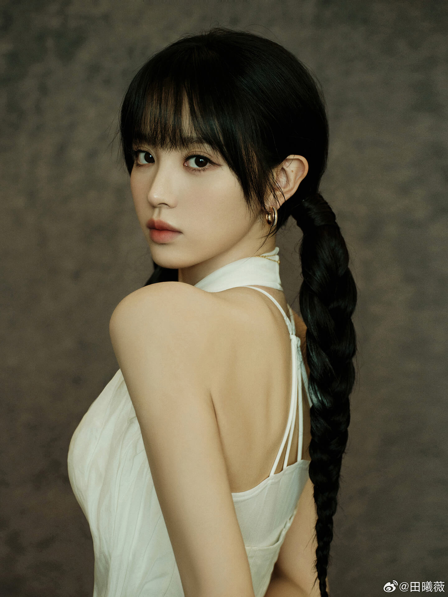 田曦薇双麻花辫造型