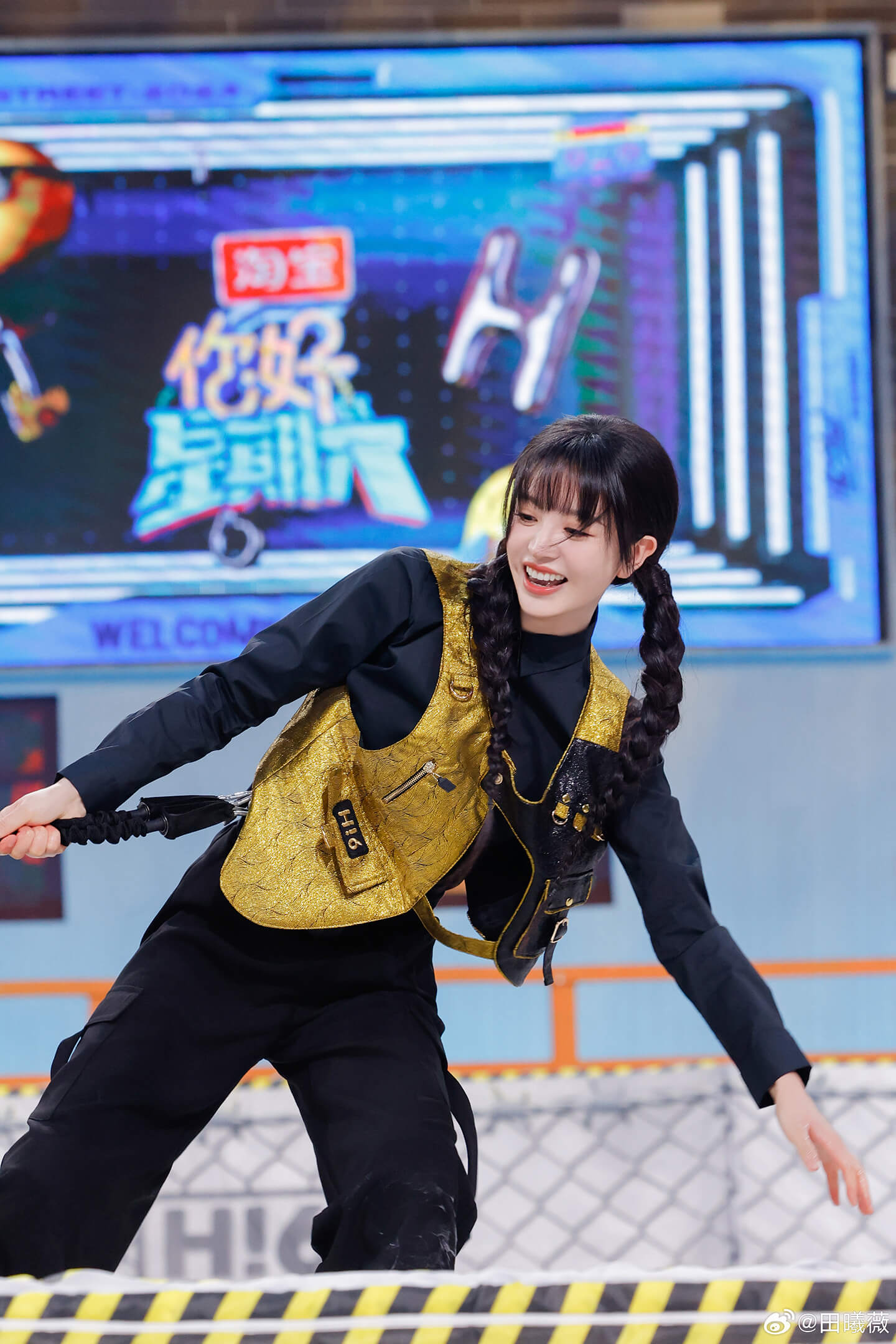 田曦薇双麻花辫造型