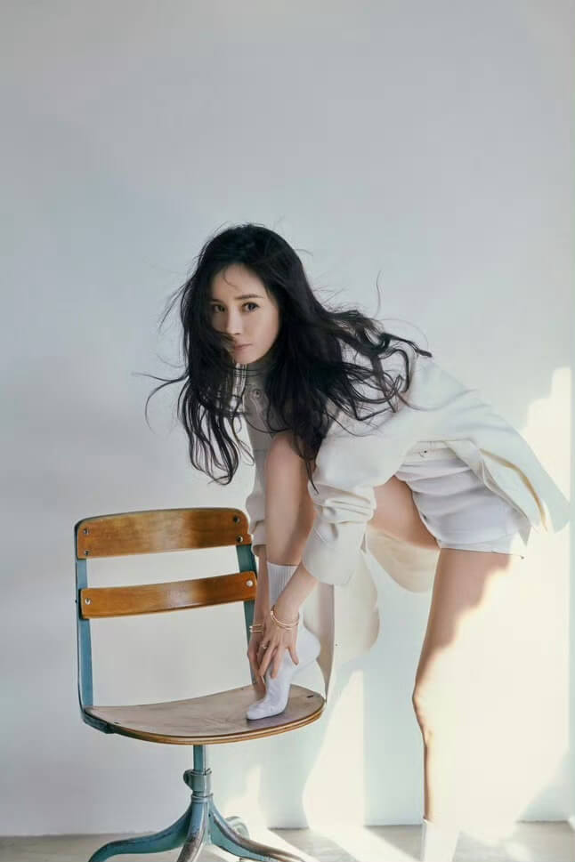 杨幂的一组美腿写真，真是纯欲风的天花板