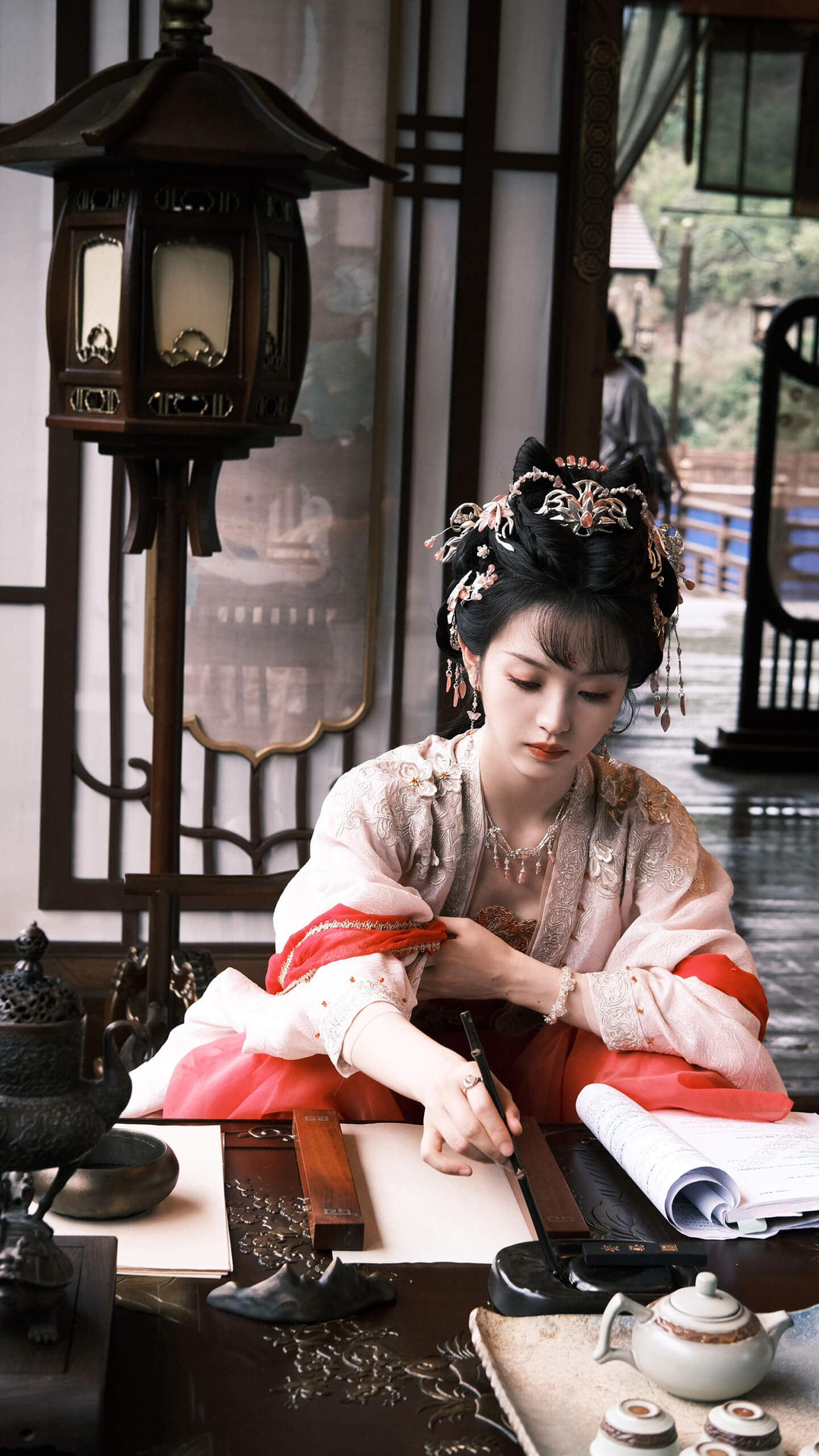 田曦薇发文告别临安，下部作品见！