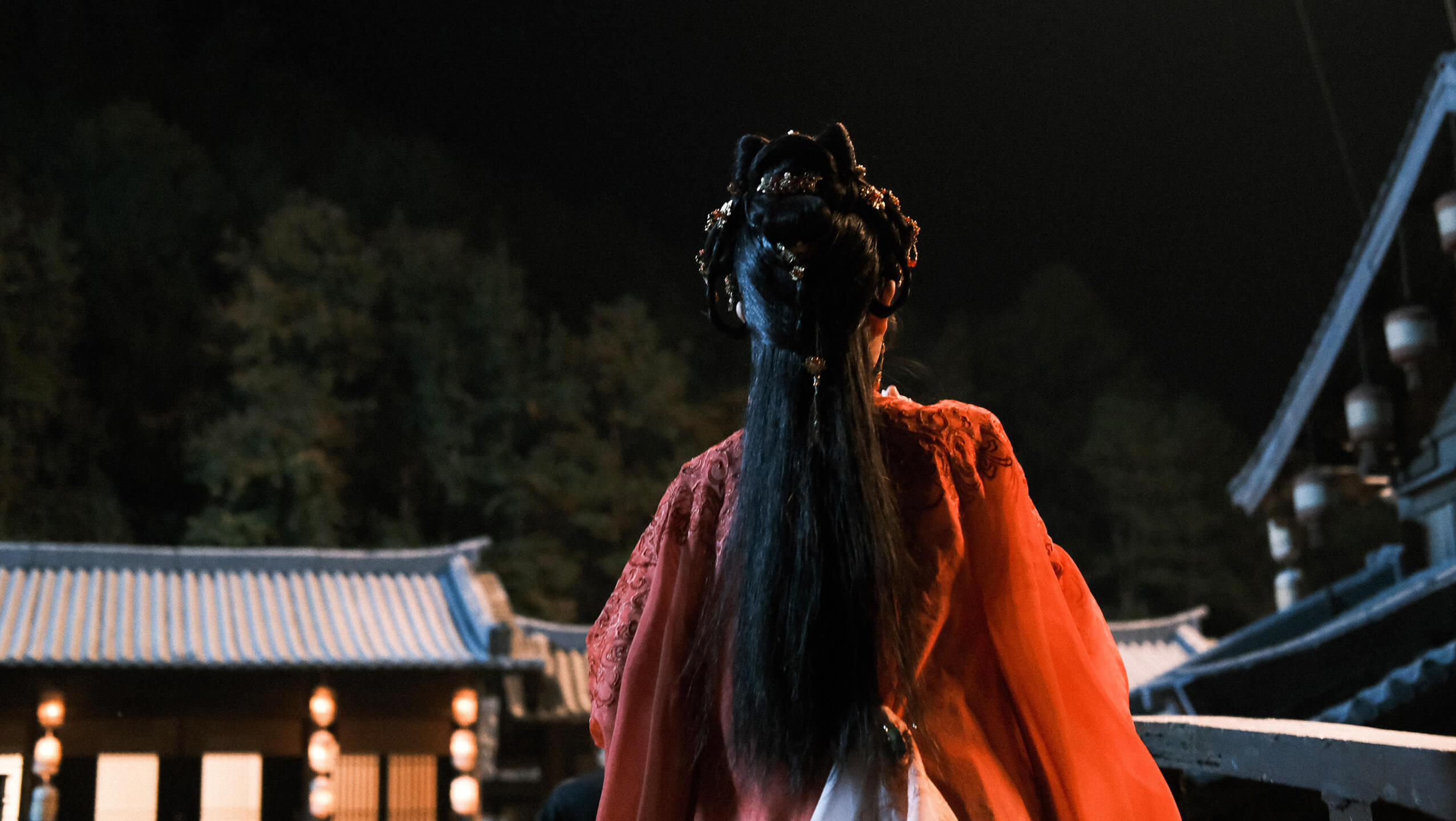 田曦薇发文告别临安，下部作品见！