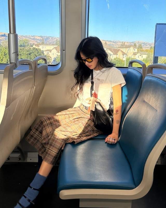 辣妹博主pameluft:亚裔风情混搭废土y2k,时尚新宠-4 辣妹博主pameluft:亚裔风情混搭废土y2k,时尚新宠