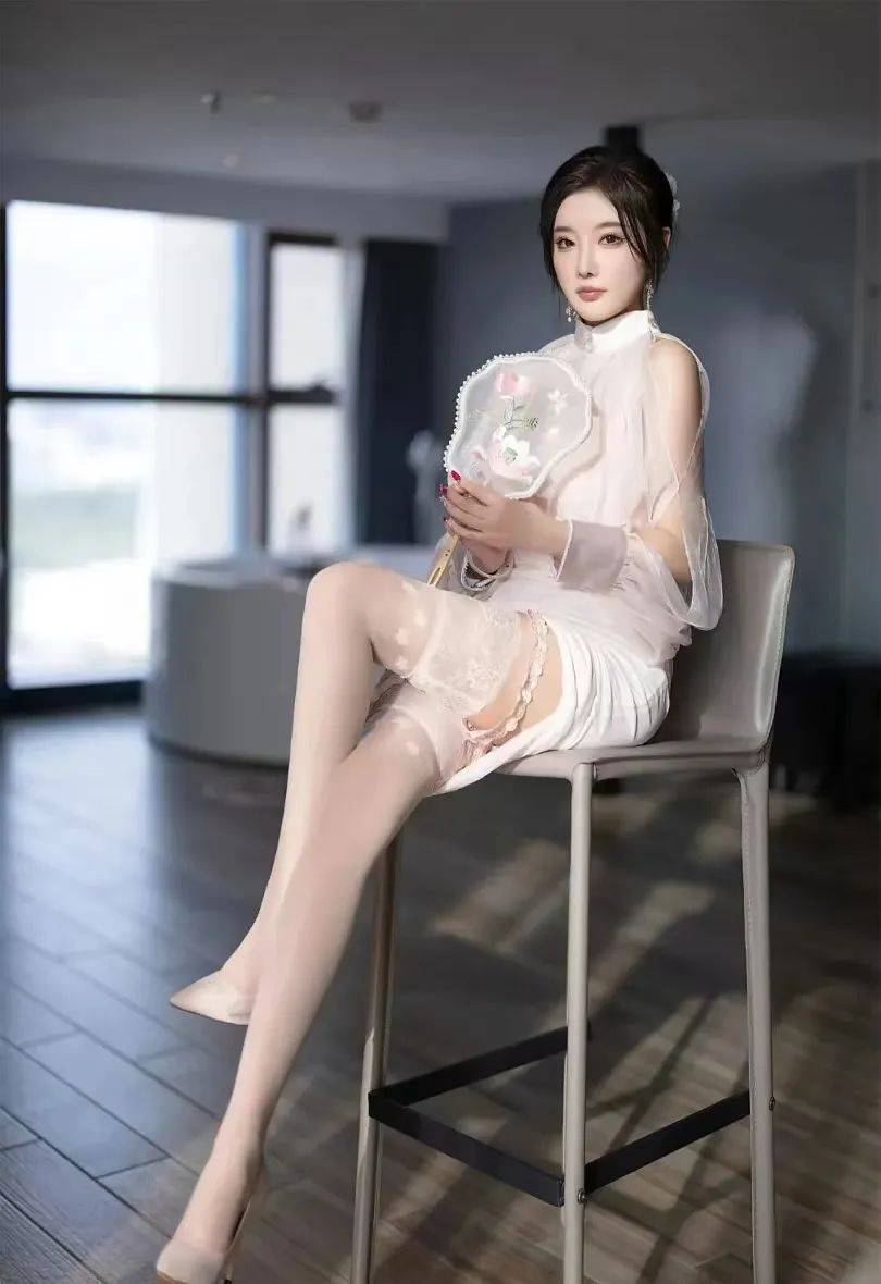 顶级极品模特杨晨晨完美腰臀比，背影太美了！