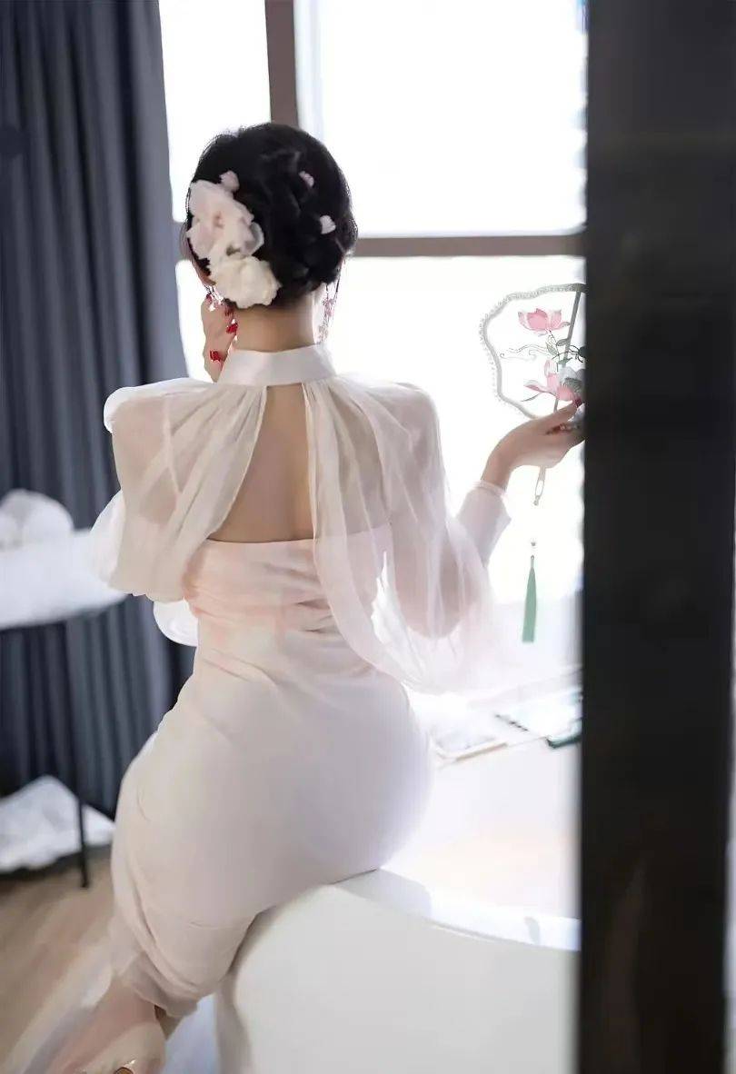 顶级极品模特杨晨晨完美腰臀比，背影太美了！