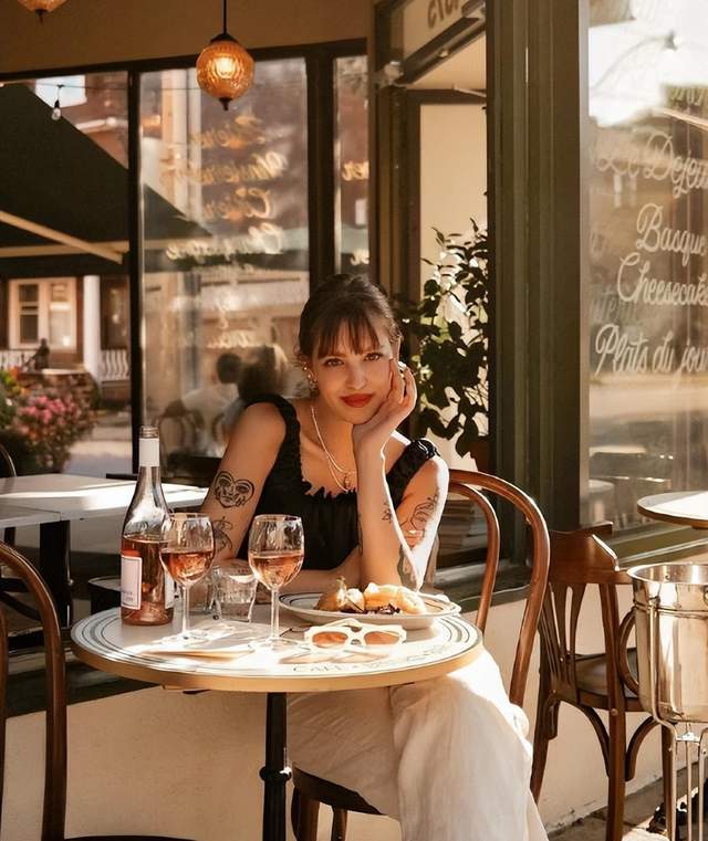 ins时尚博主Audrey Rivet的时尚哲学：复古色系打造秋冬温暖造型