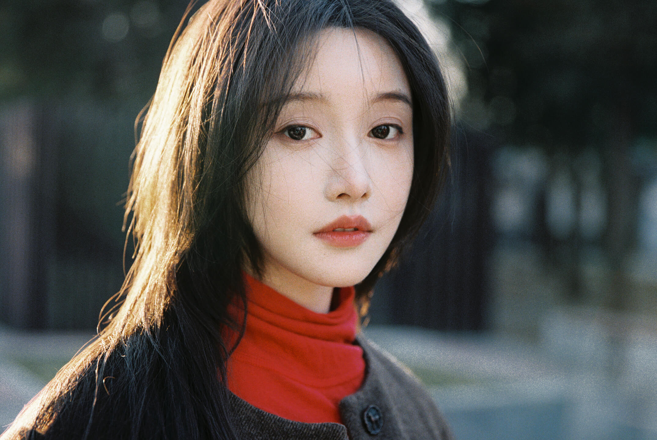 姜贞羽2月最新图片，氧气美女氛围感十足