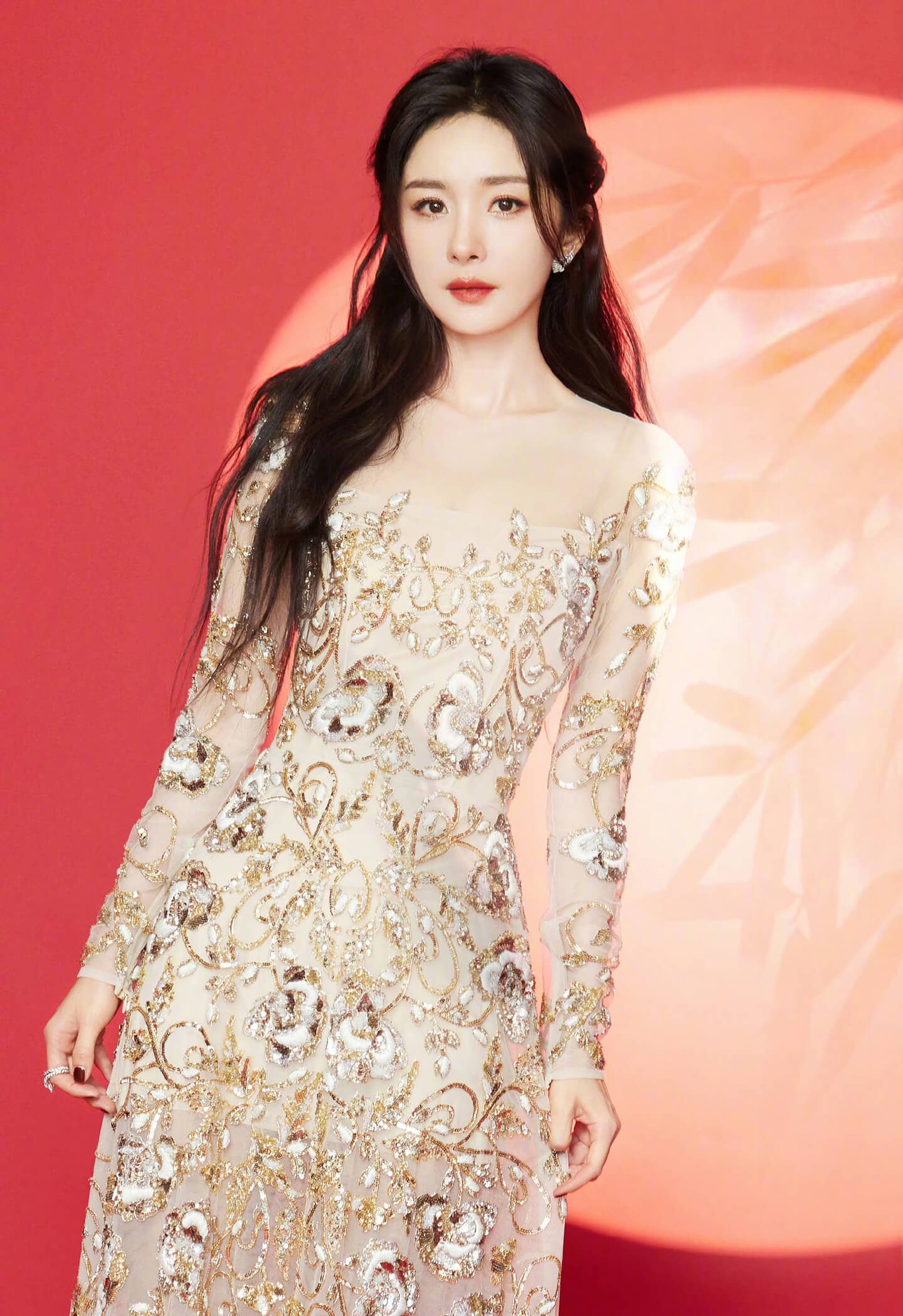 杨幂任华为matext非凡见证官，美丽喜庆！