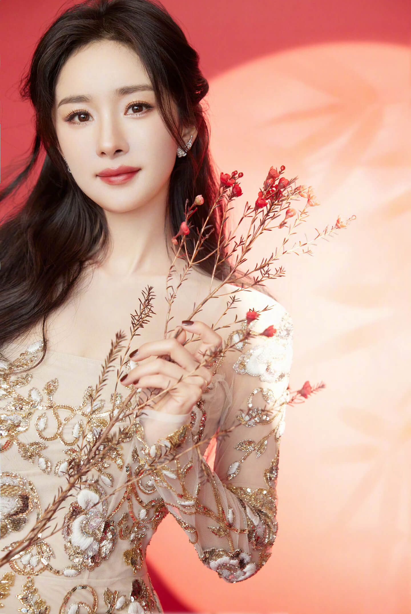 杨幂任华为matext非凡见证官，美丽喜庆！