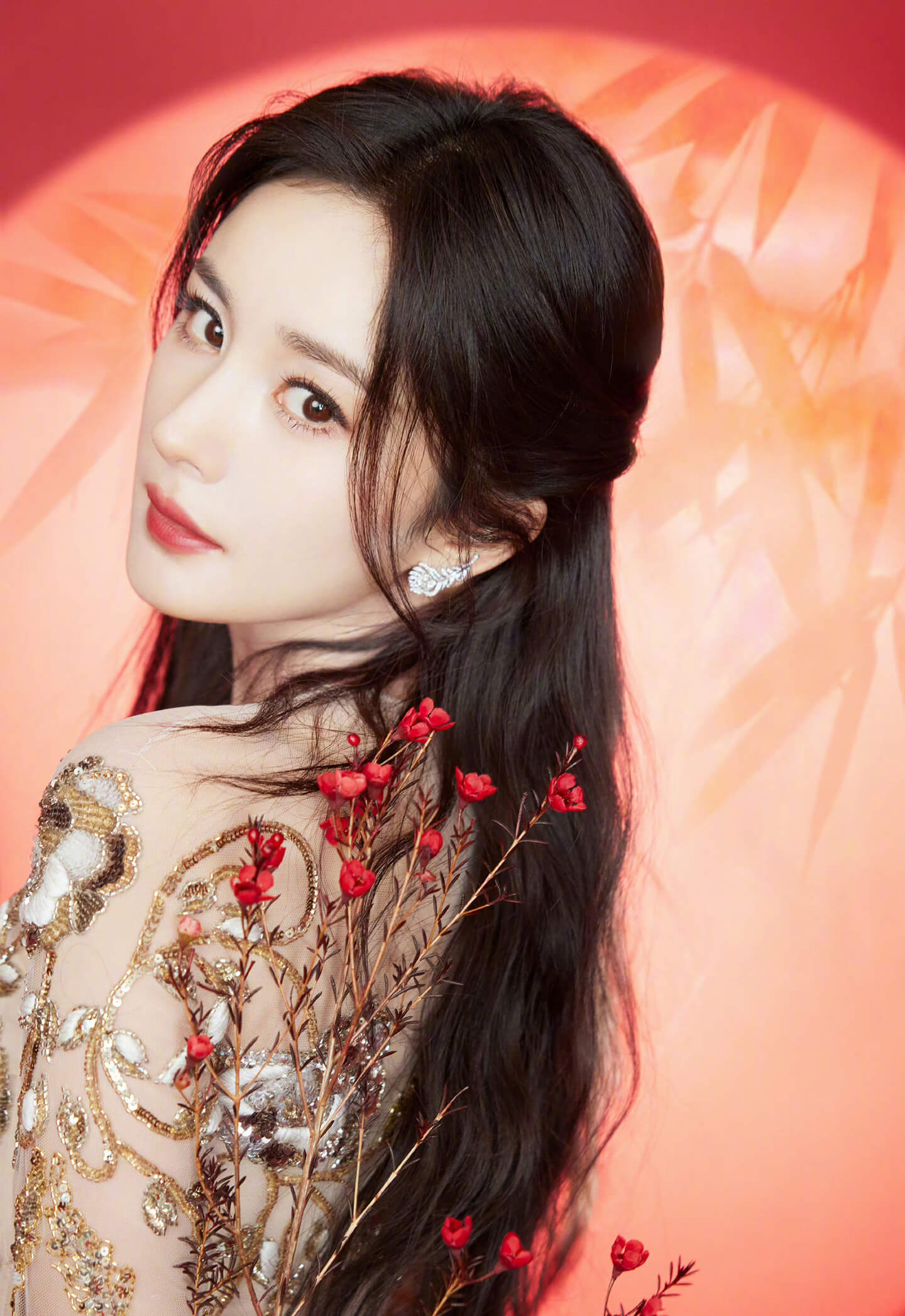 杨幂任华为matext非凡见证官，美丽喜庆！