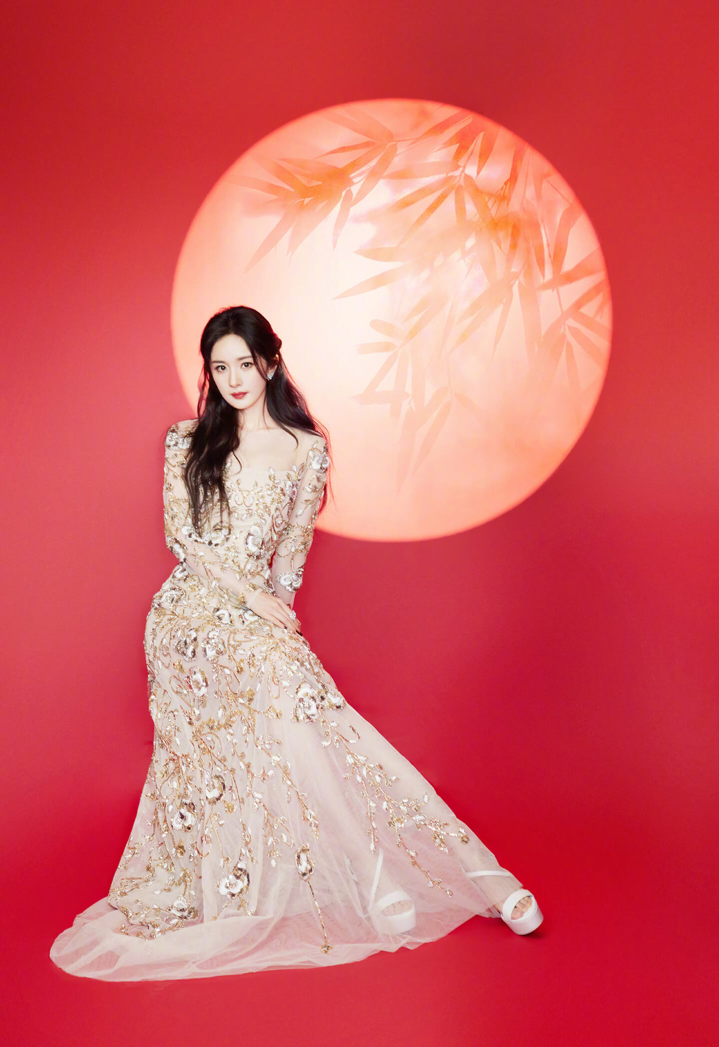 杨幂任华为matext非凡见证官，美丽喜庆！