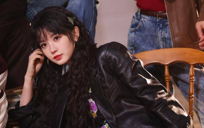 甜妹天花板田曦薇又出神级穿搭!教科书级甜酷风混搭美到上热搜