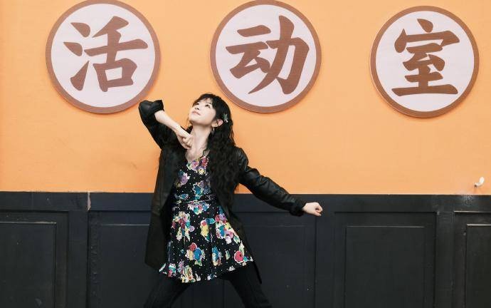 甜妹天花板田曦薇又出神级穿搭!教科书级甜酷风混搭美到上热搜