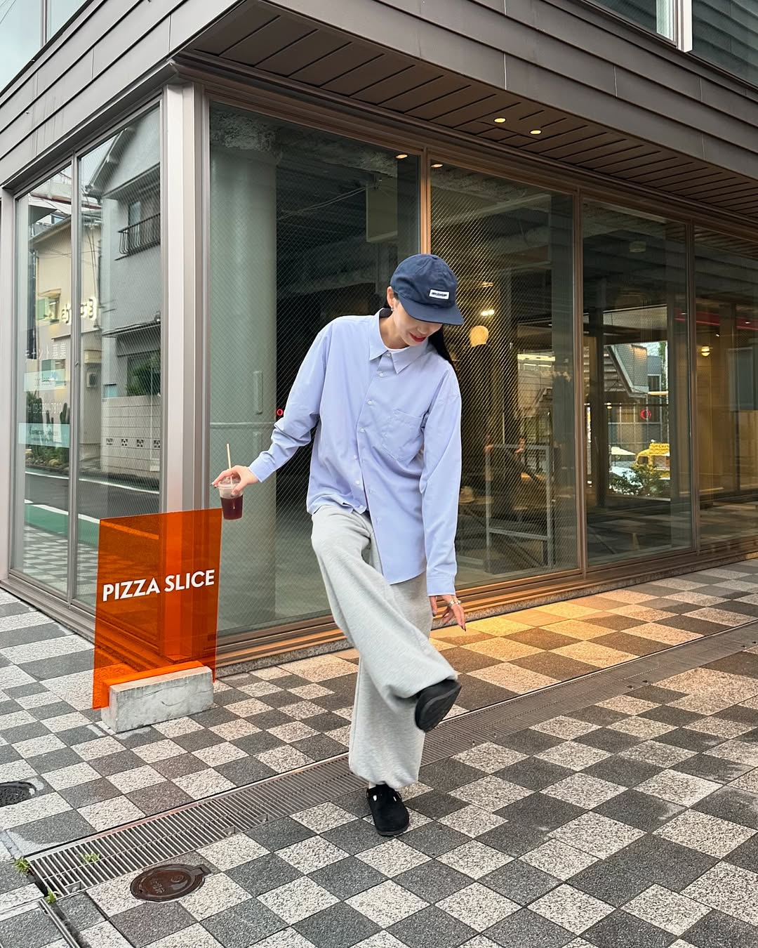 偏爱宽松裤装，怎么穿都率性有型，来看高个网红女生Misaki的造型心法