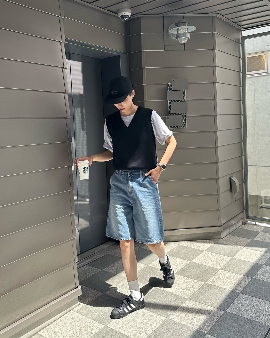 偏爱宽松裤装，怎么穿都率性有型，来看高个网红女生Misaki的造型心法