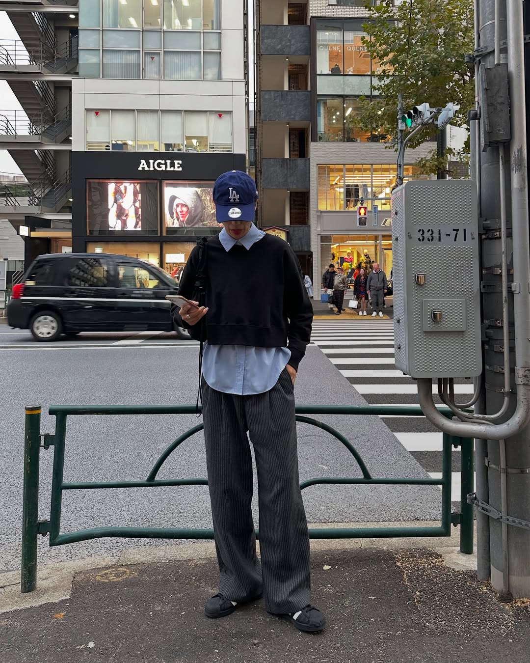 偏爱宽松裤装，怎么穿都率性有型，来看高个网红女生Misaki的造型心法