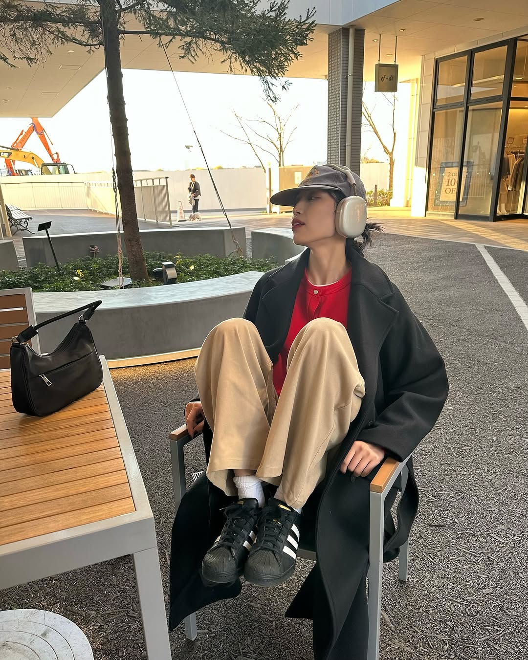 偏爱宽松裤装，怎么穿都率性有型，来看高个网红女生Misaki的造型心法