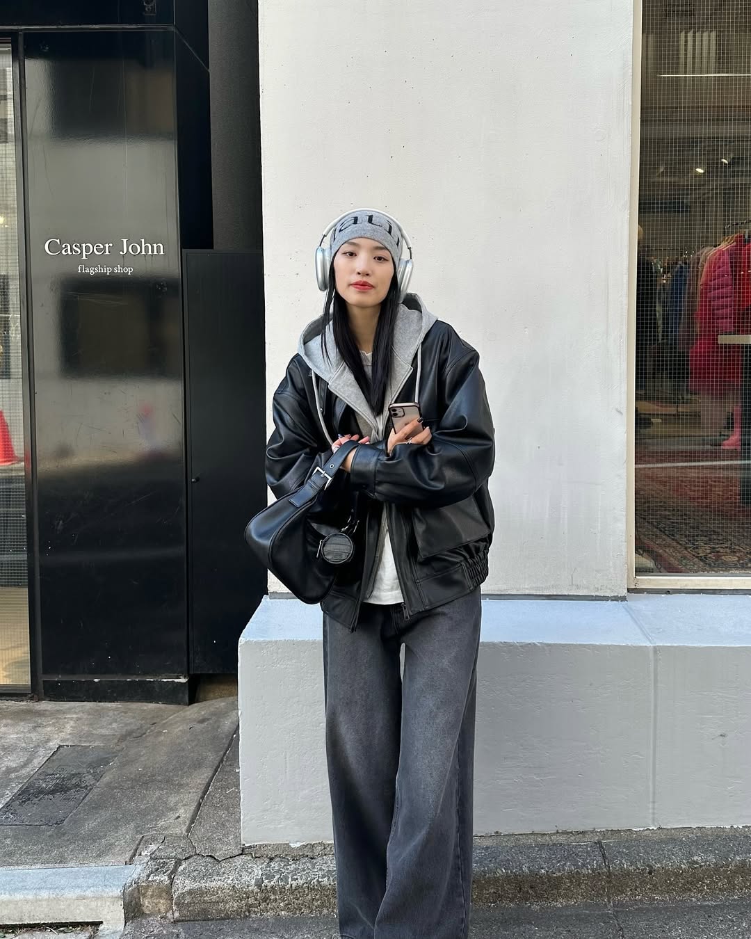 偏爱宽松裤装，怎么穿都率性有型，来看高个网红女生Misaki的造型心法