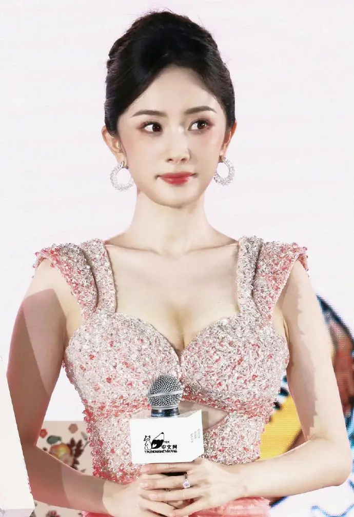 35岁穿出18岁少女感！杨幂粉色战袍全解析，3招教你穿出「人间水蜜桃」体质