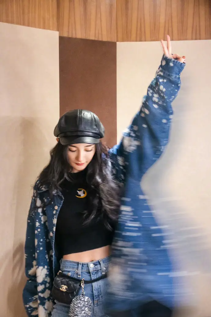 38岁穿成18岁!杨幂腰杀穿搭逆龄密码曝光,5招解锁女团腿+蚂蚁腰