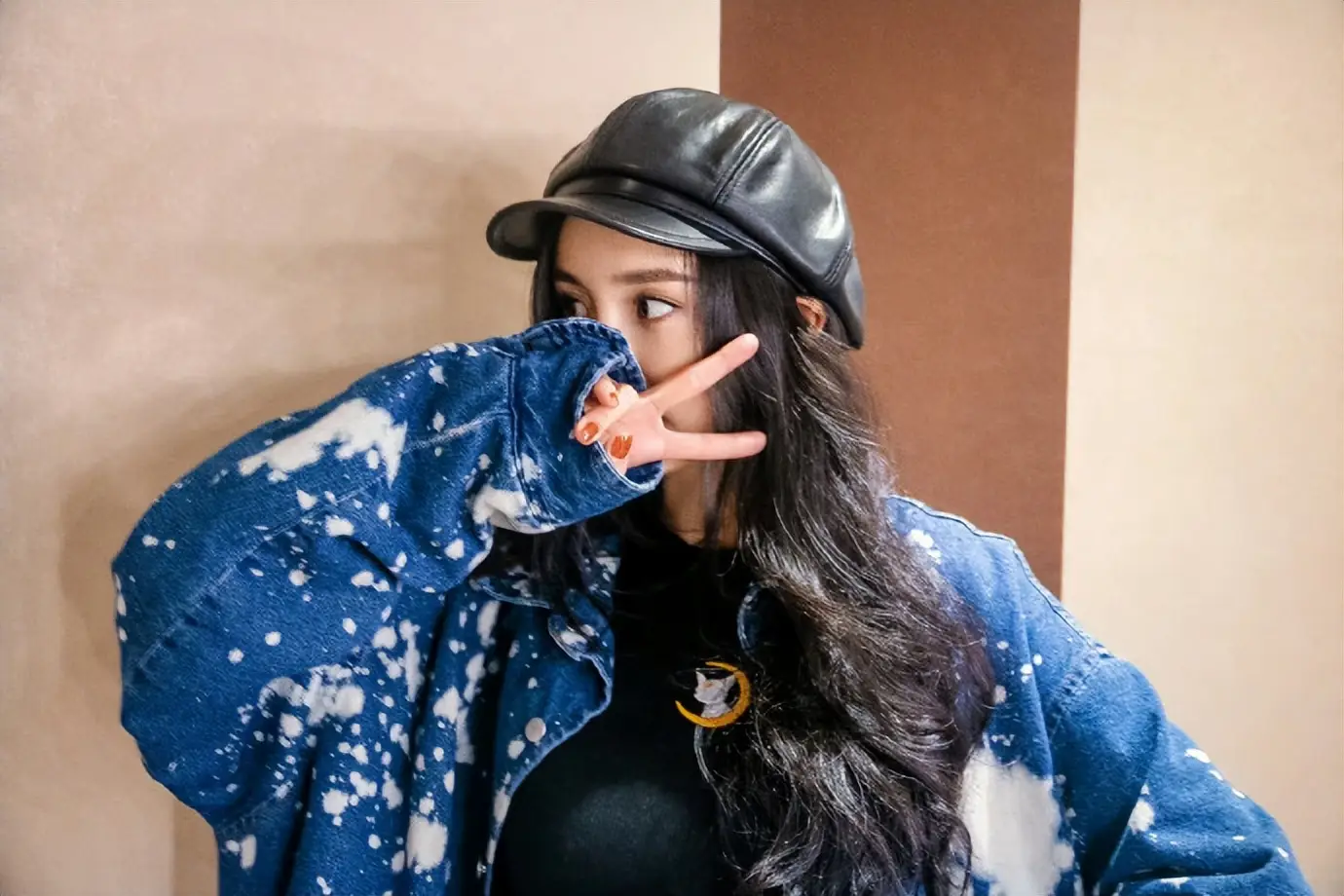 38岁穿成18岁!杨幂腰杀穿搭逆龄密码曝光,5招解锁女团腿+蚂蚁腰