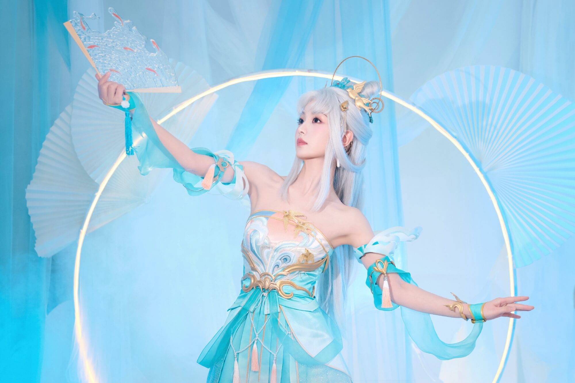 女明星集体变身峡谷仙女?田曦薇的出圈穿搭藏了3个心机!