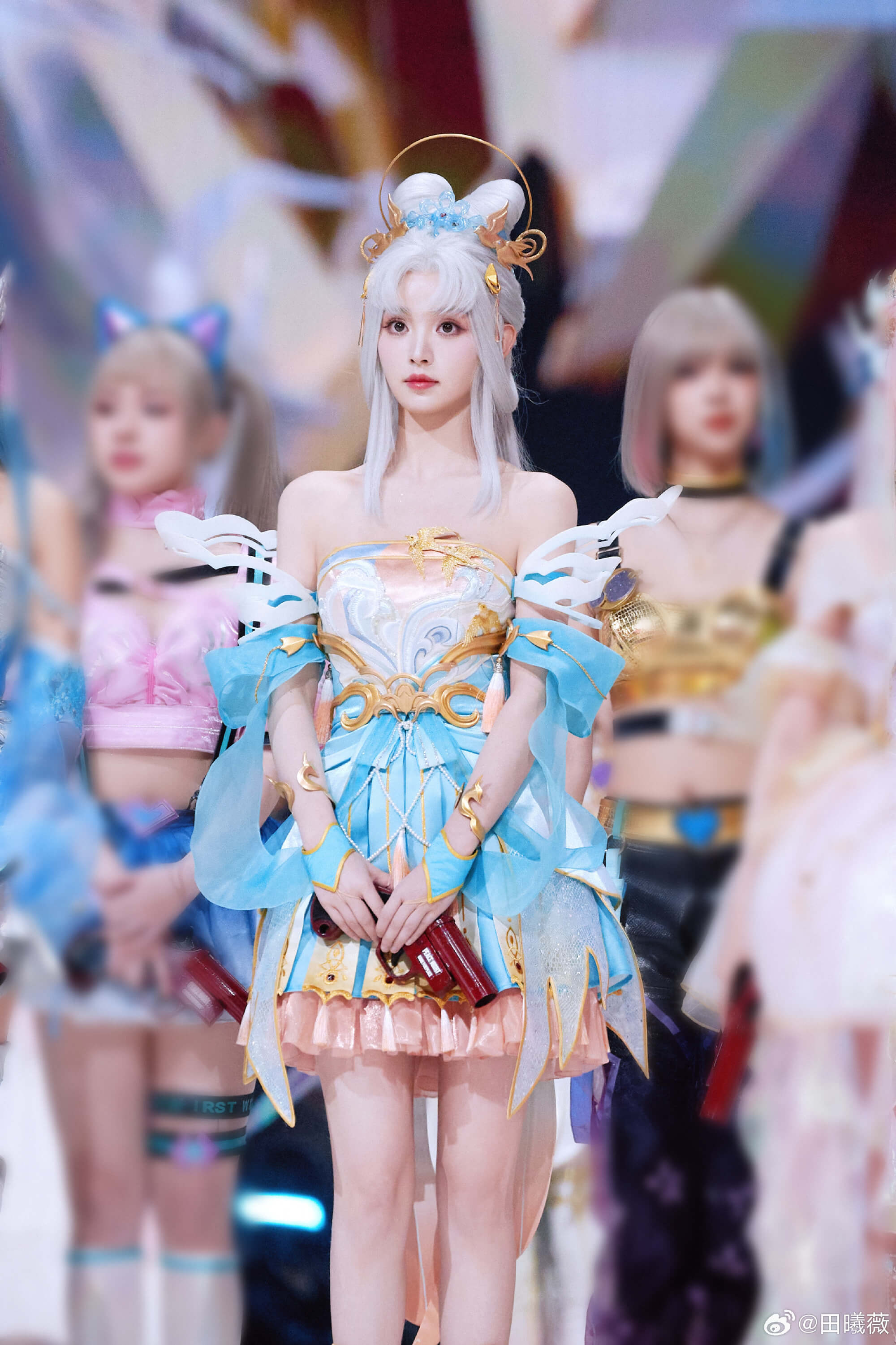 女明星集体变身峡谷仙女？田曦薇的出圈穿搭藏了3个心机！