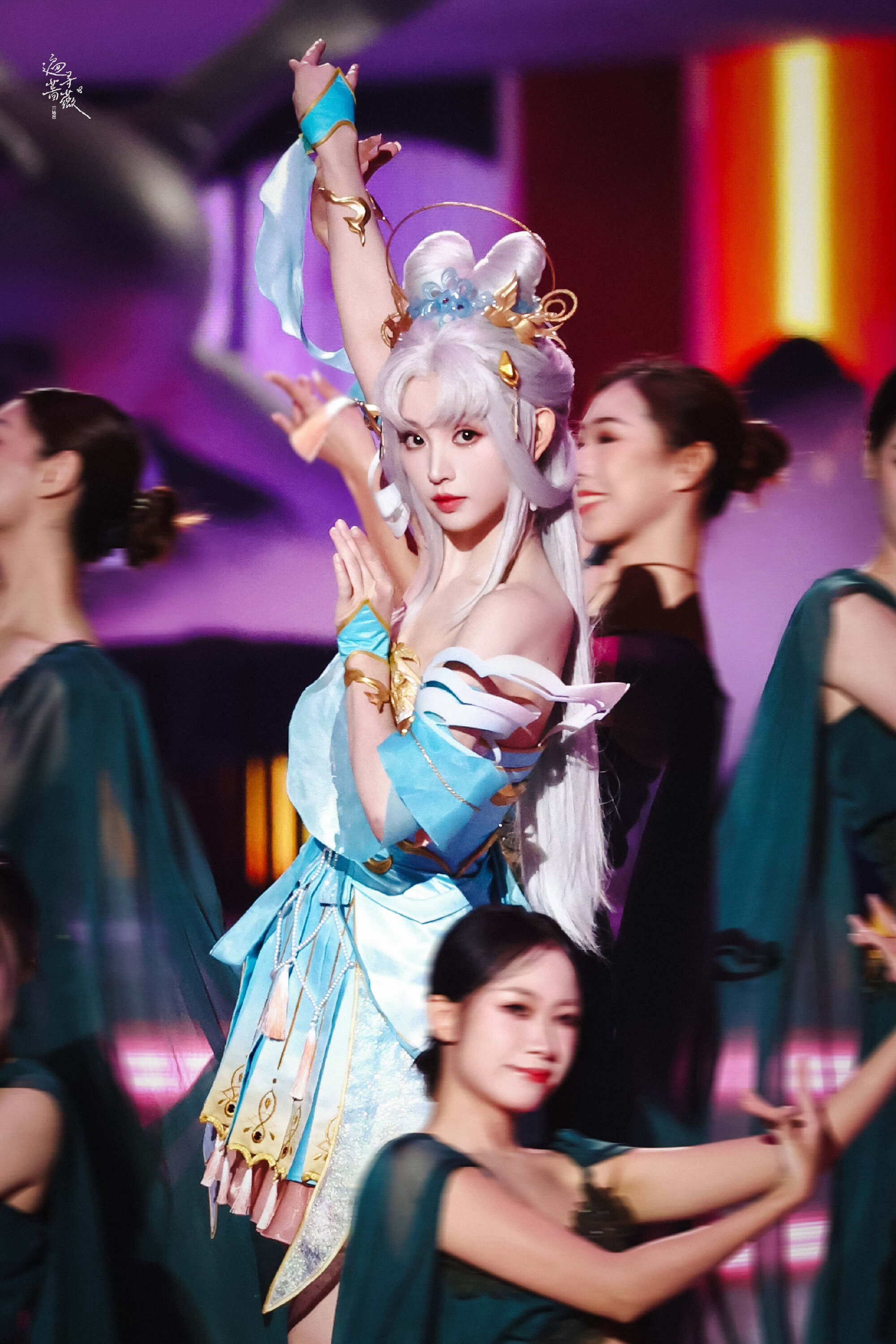 女明星集体变身峡谷仙女?田曦薇的出圈穿搭藏了3个心机!