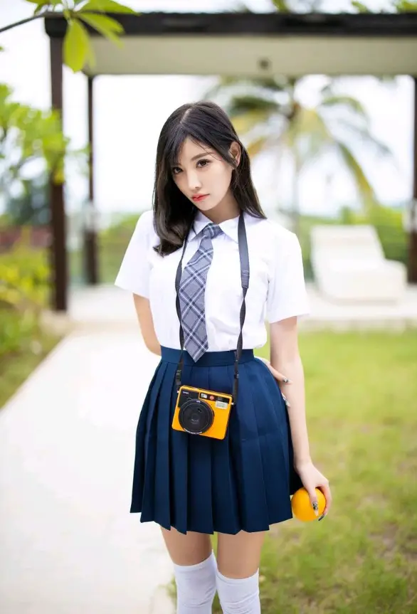 全网爆抄的「学院风天花板」出现了！杨晨晨靠3件单品杀疯热搜！