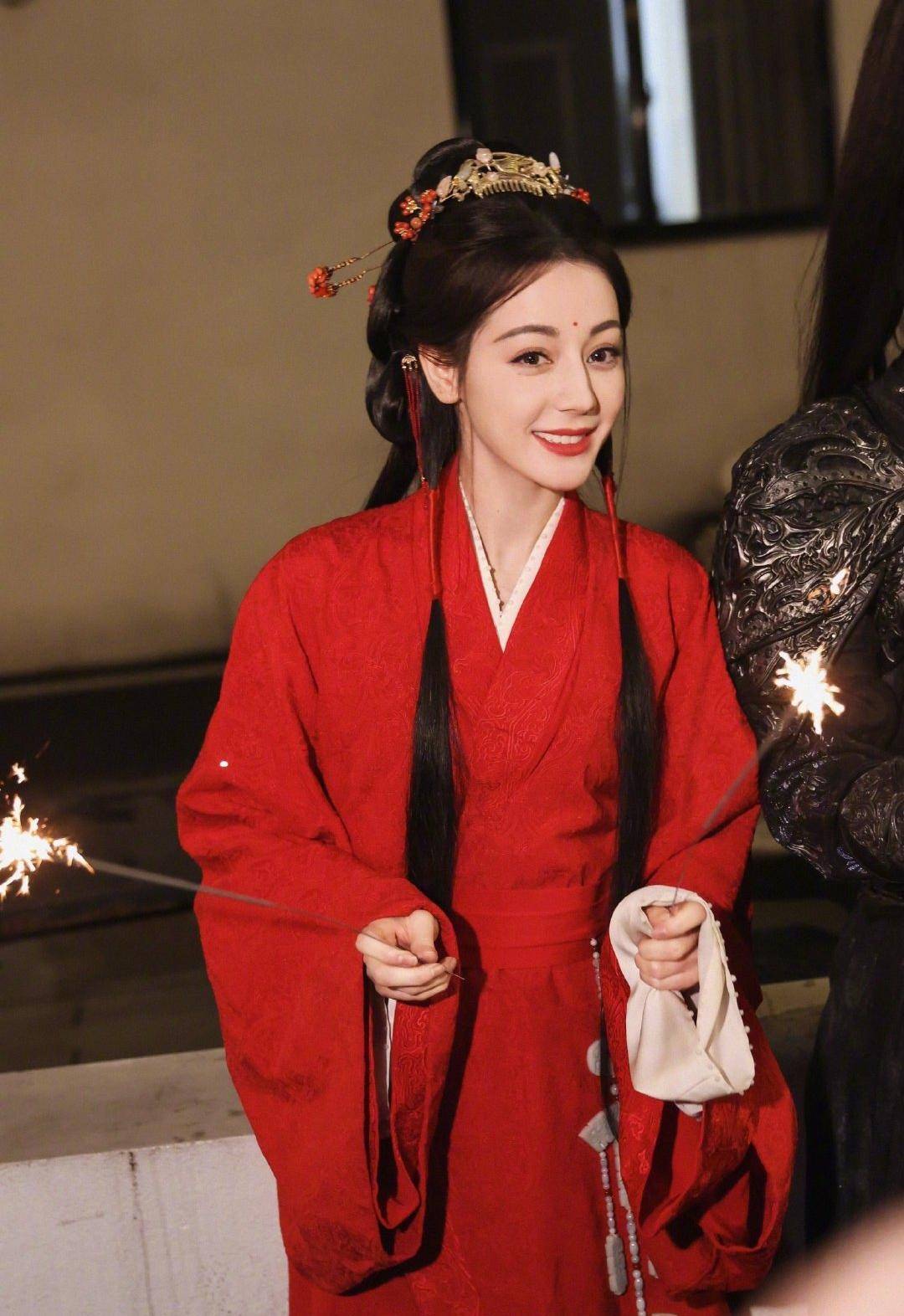 迪丽热巴晒剧照发文《慕胥辞》杀青,精致妆造宛如仙子-4 迪丽热巴晒剧照发文《慕胥辞》杀青,精致妆造宛如仙子