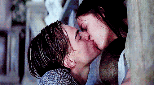 接吻到底要不要伸舌头？接吻实操指南