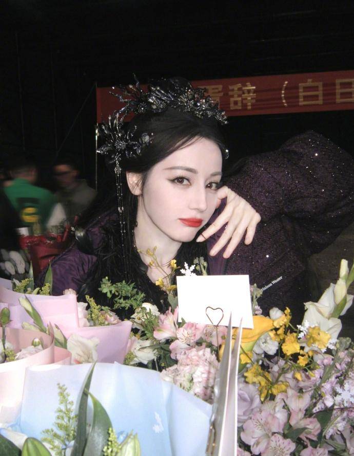 迪丽热巴晒剧照发文《慕胥辞》杀青,精致妆造宛如仙子