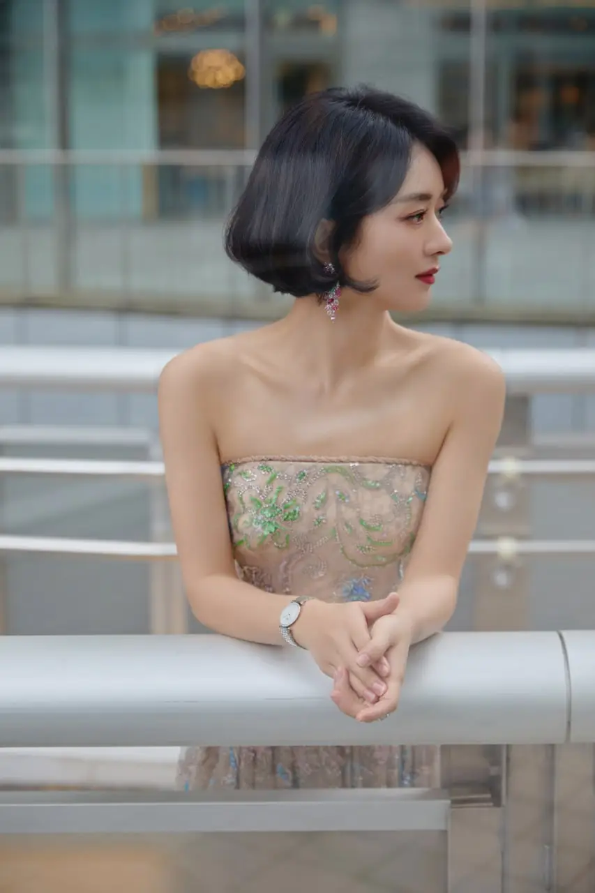 赵丽颖的时尚觉醒:从“甜妹”到“东方缪斯”,普通人的美学蜕变启示录