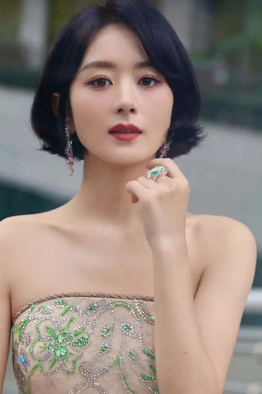 赵丽颖的时尚觉醒:从“甜妹”到“东方缪斯”,普通人的美学蜕变启示录