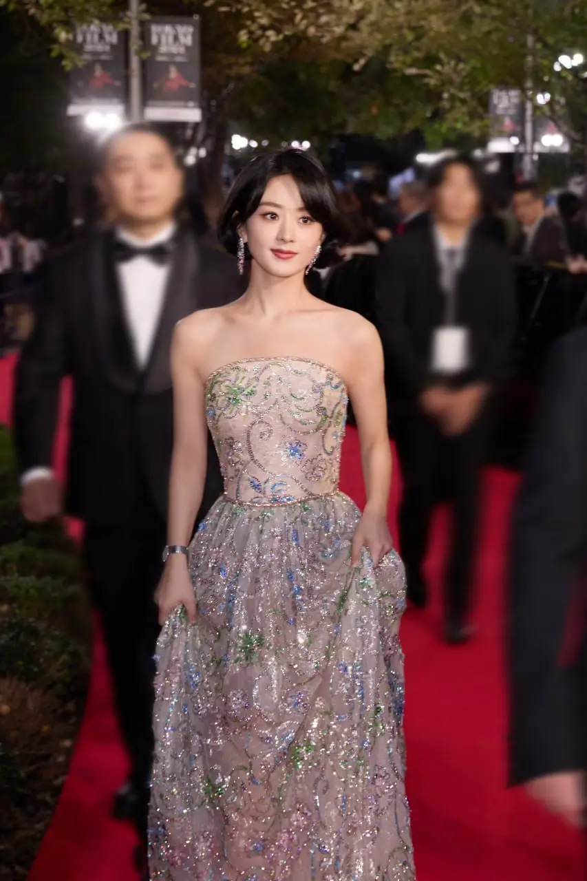 赵丽颖的时尚觉醒:从“甜妹”到“东方缪斯”,普通人的美学蜕变启示录