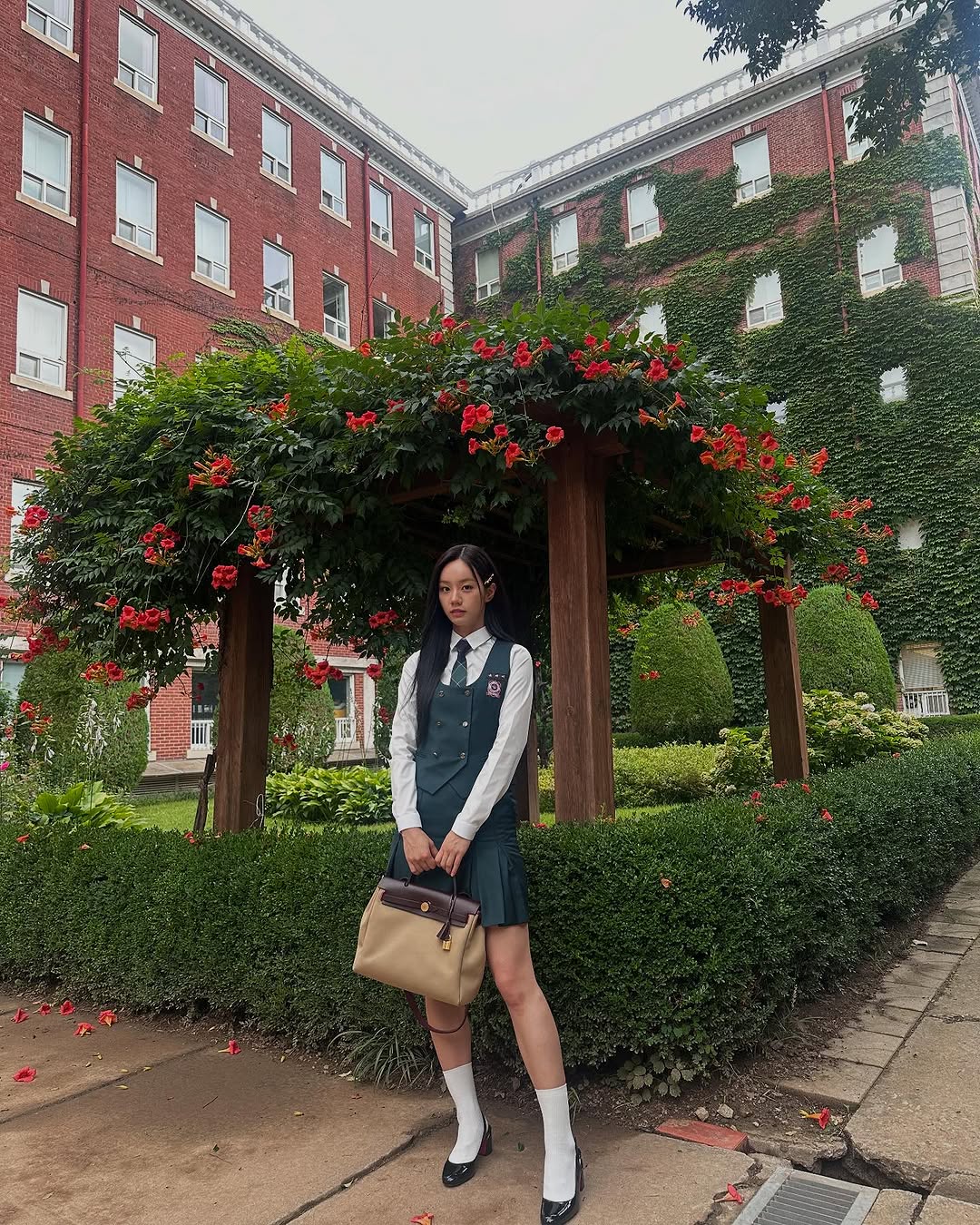 韩剧《善意的竞争》收官！惠利“千金美学”碾压德善：这4个发饰玄机让校服贵过爱马仕！​